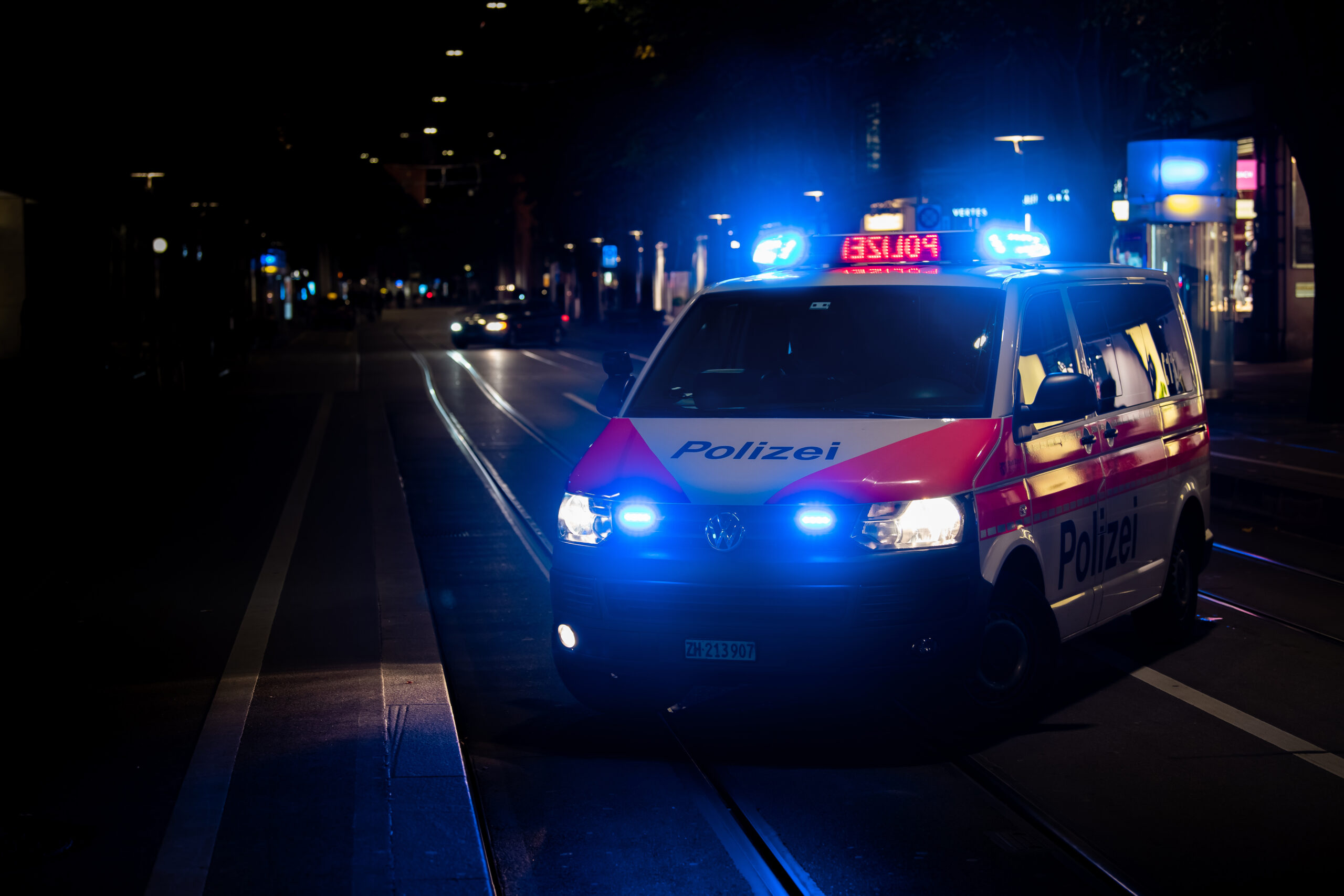 Zürich ZH - Zivile Stadtpolizisten angegriffen und bedroht