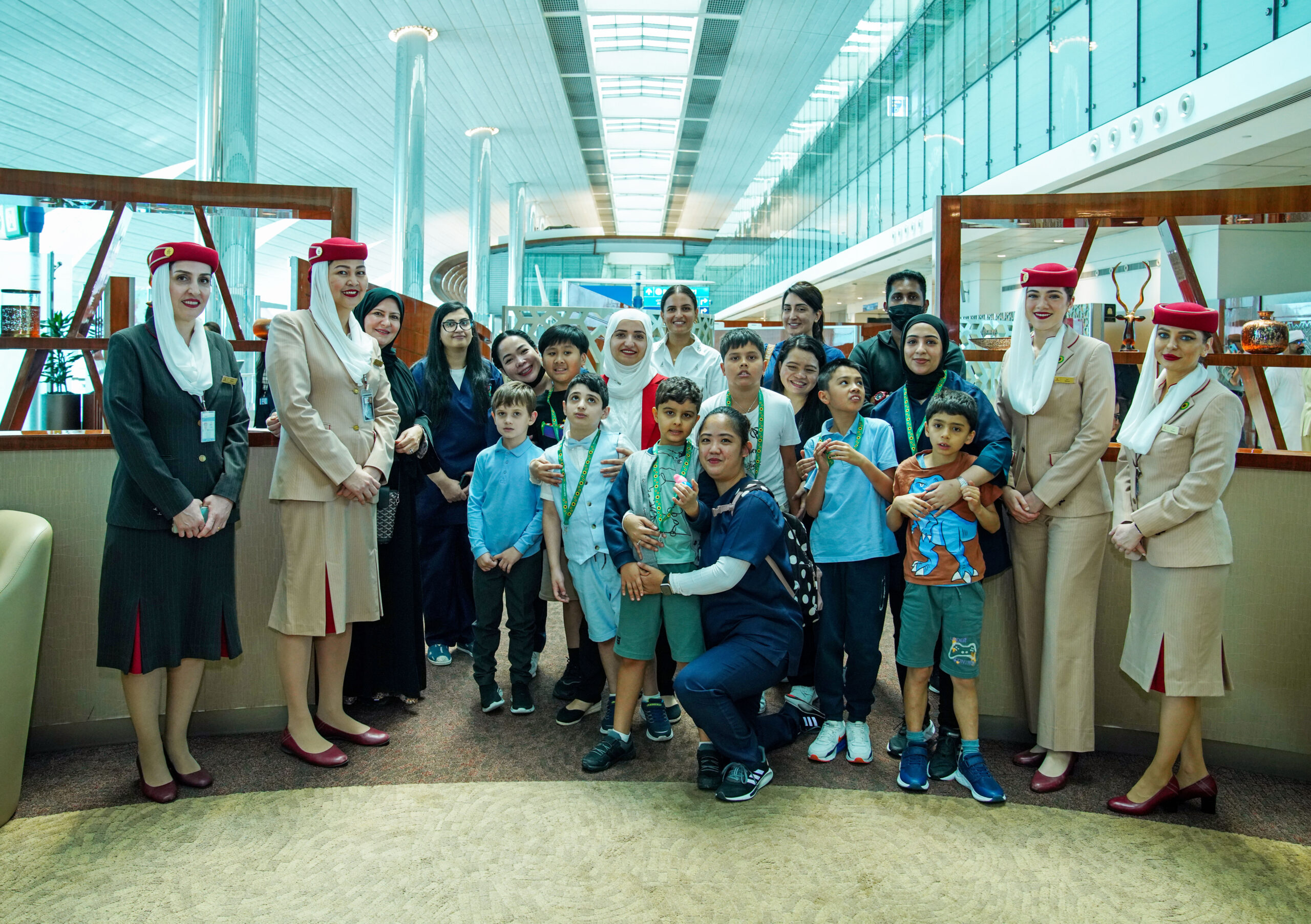 Emirates organisiert Einführungsflug und Flughafen-Rundgang für Kinder mit Autismus.