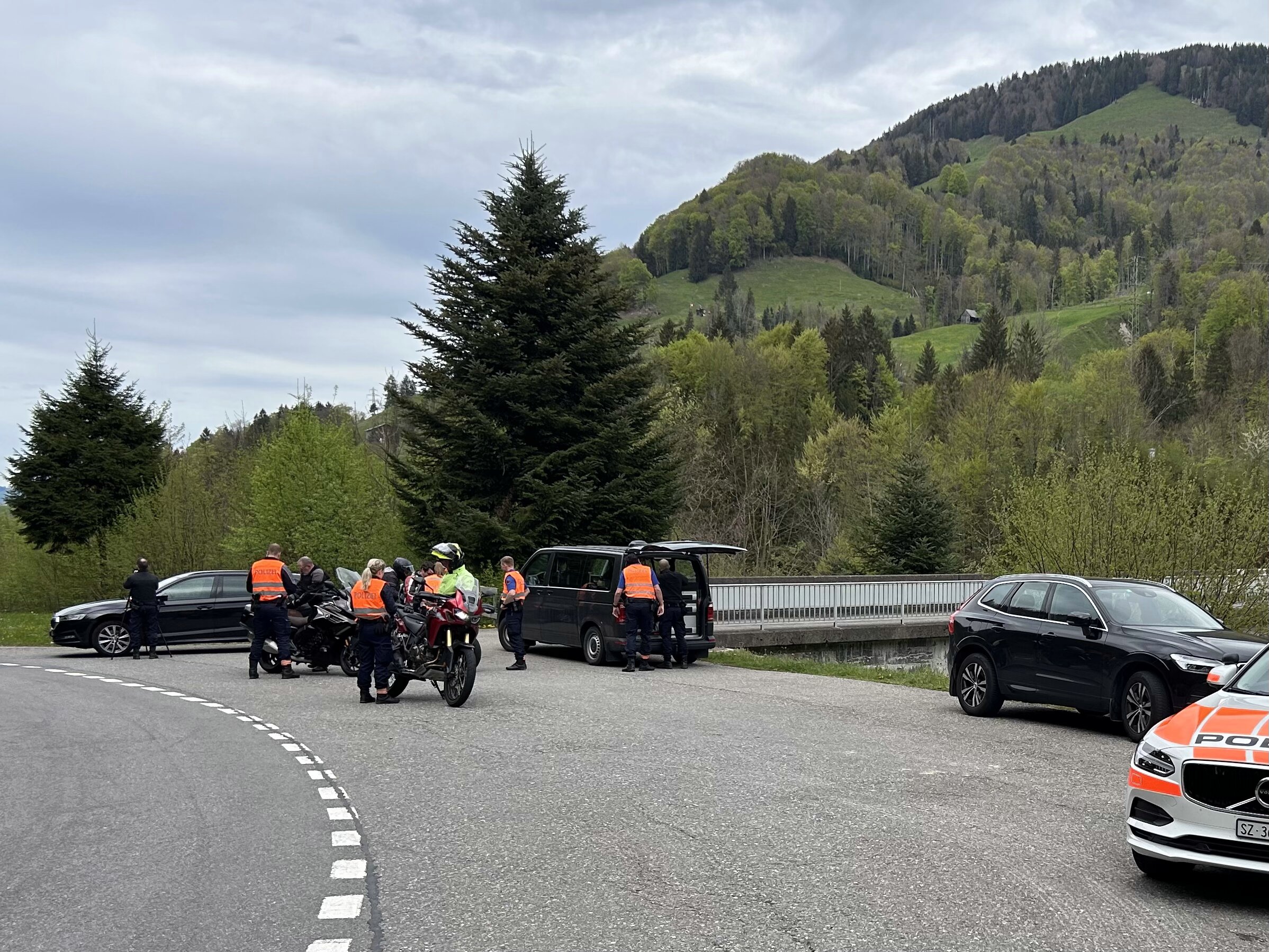 Kanton Schwyz - Polizeikontrollen zum Start der Motorradsaison