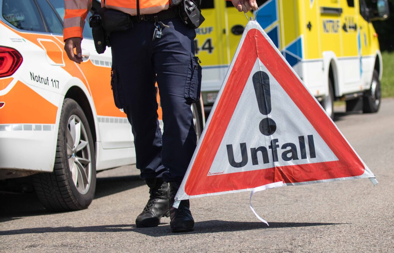 Bern - Vier Verletzte nach Unfällen auf der A6