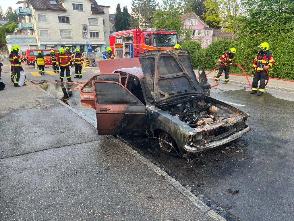 Oldtimer in Flawil SG brennt