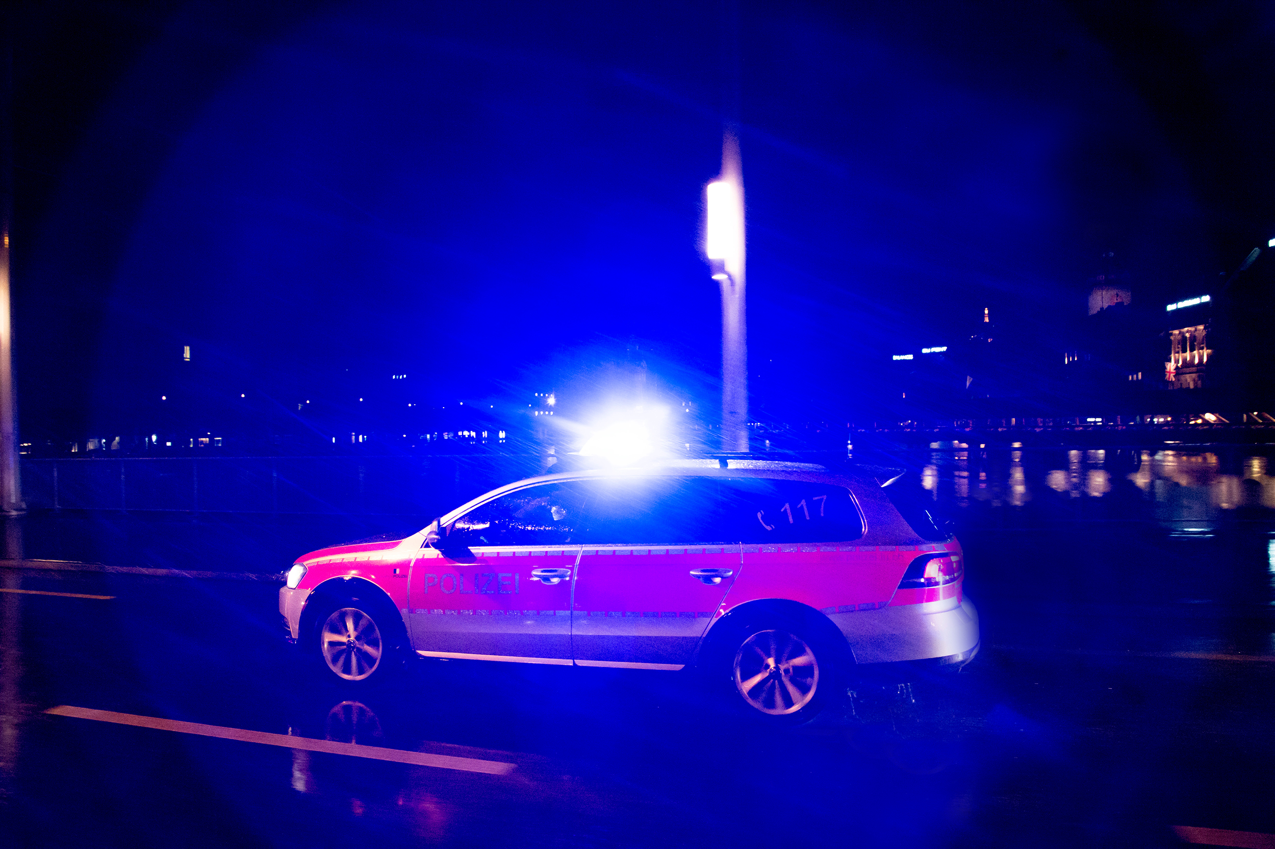GC-Anhänge beschmieren Einsatzfahrzeug der Luzerner Polizei