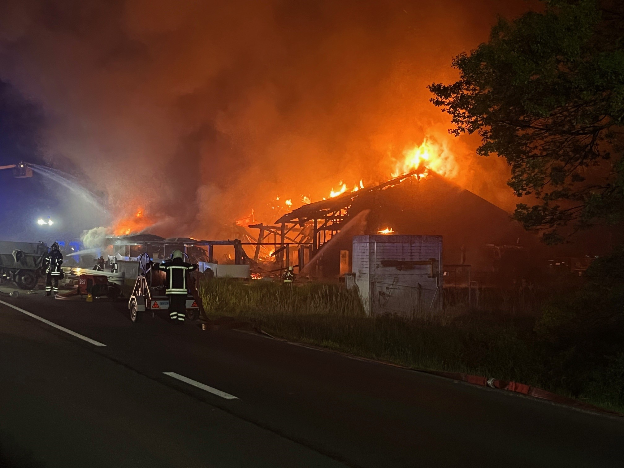 Vionnaz VS - Geschäftsgebäudes von Feuer zerstört
