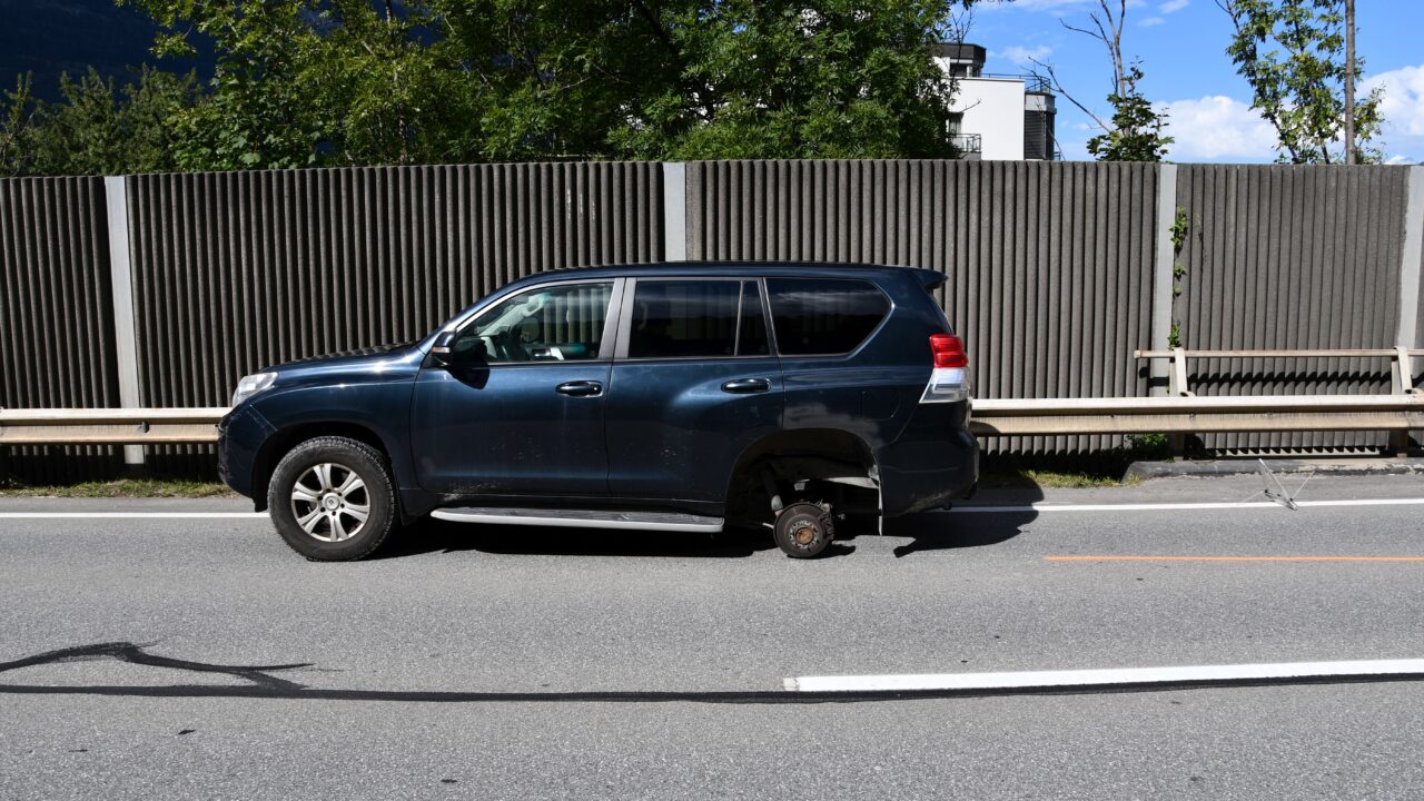 Chur: Rad löst sich während der Fahrt und verursacht Kollision