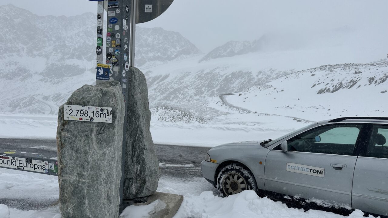 Vorstellung des neuen SchneeToni-Mobils: Das perfekte Fahrzeug für extreme Wetterbedingungen