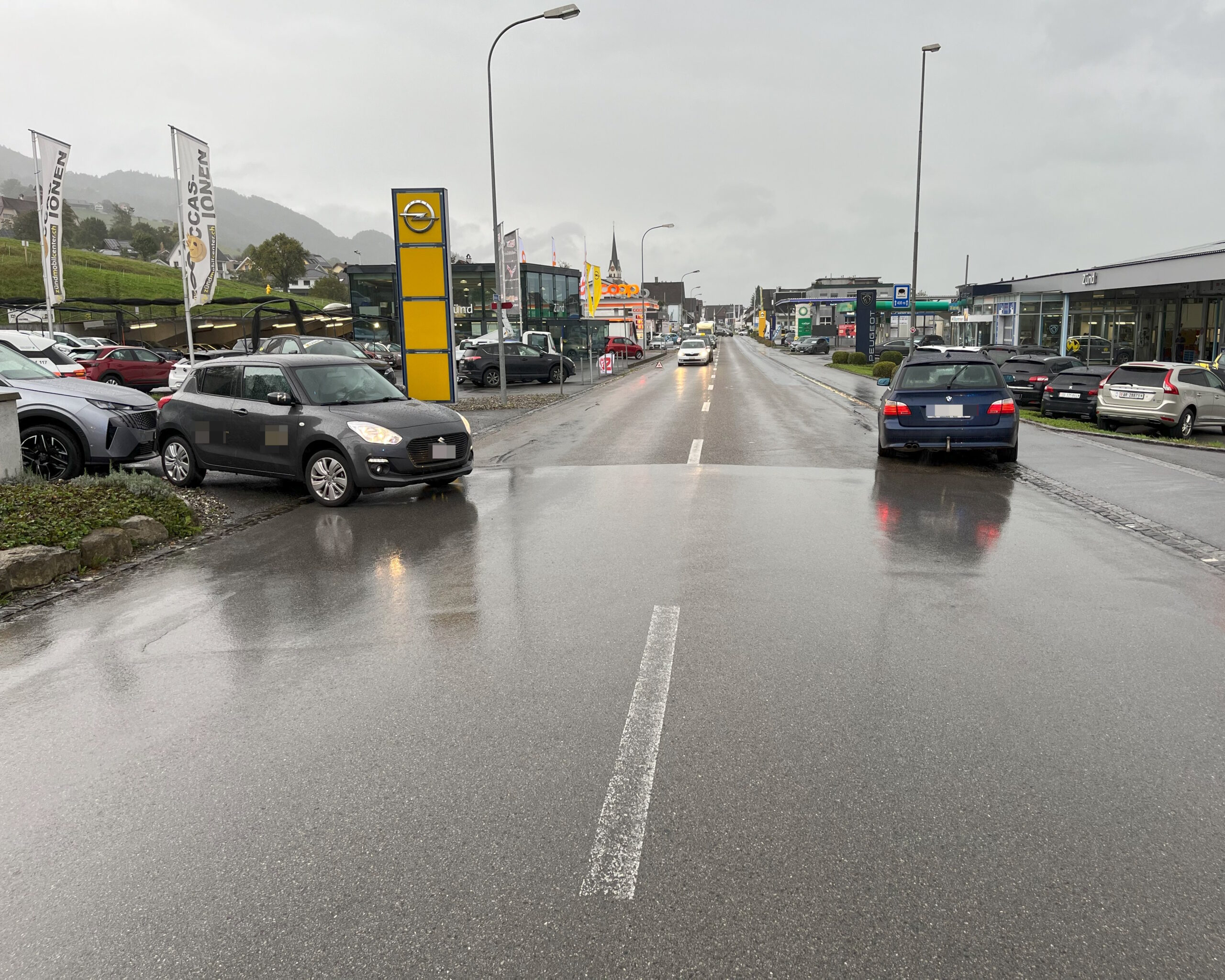 Unfallstelle auf der Rorschacherstrasse in Lüchingen SG nach Kollision. (Bild: Kapo SG)