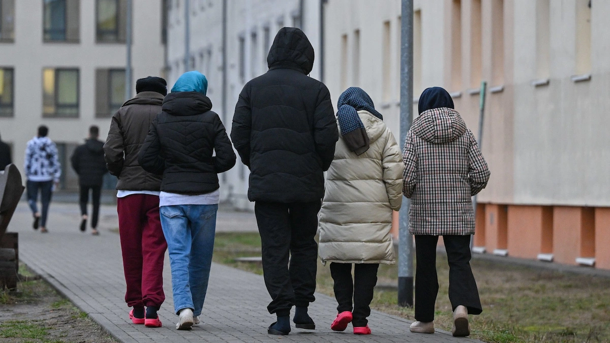 Verbotene Liebe: Warum Beziehungen zwischen Geflüchteten und Betreuenden verboten werden sollen