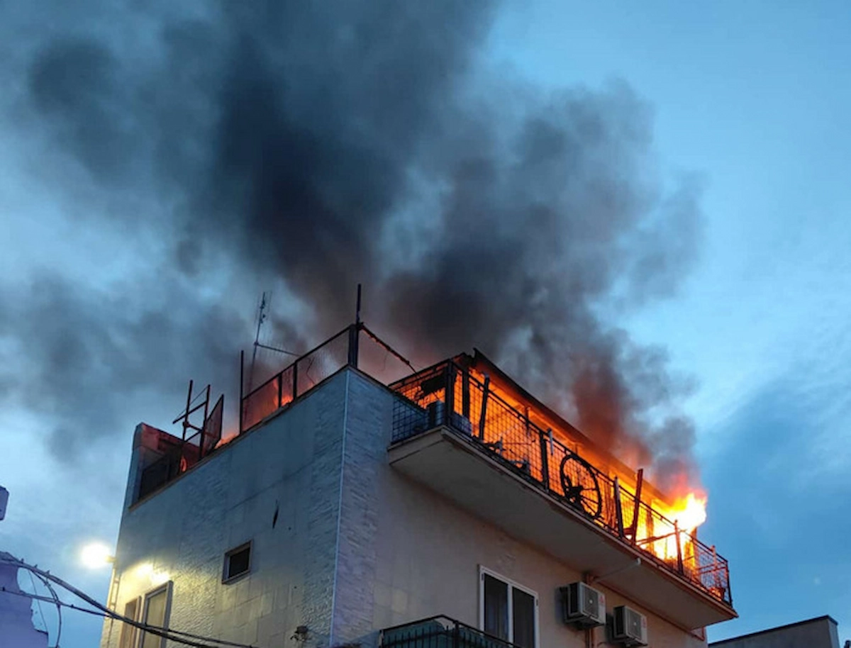Bruder und Schwester sterben bei Dachbodenbrand in Cassano (I)