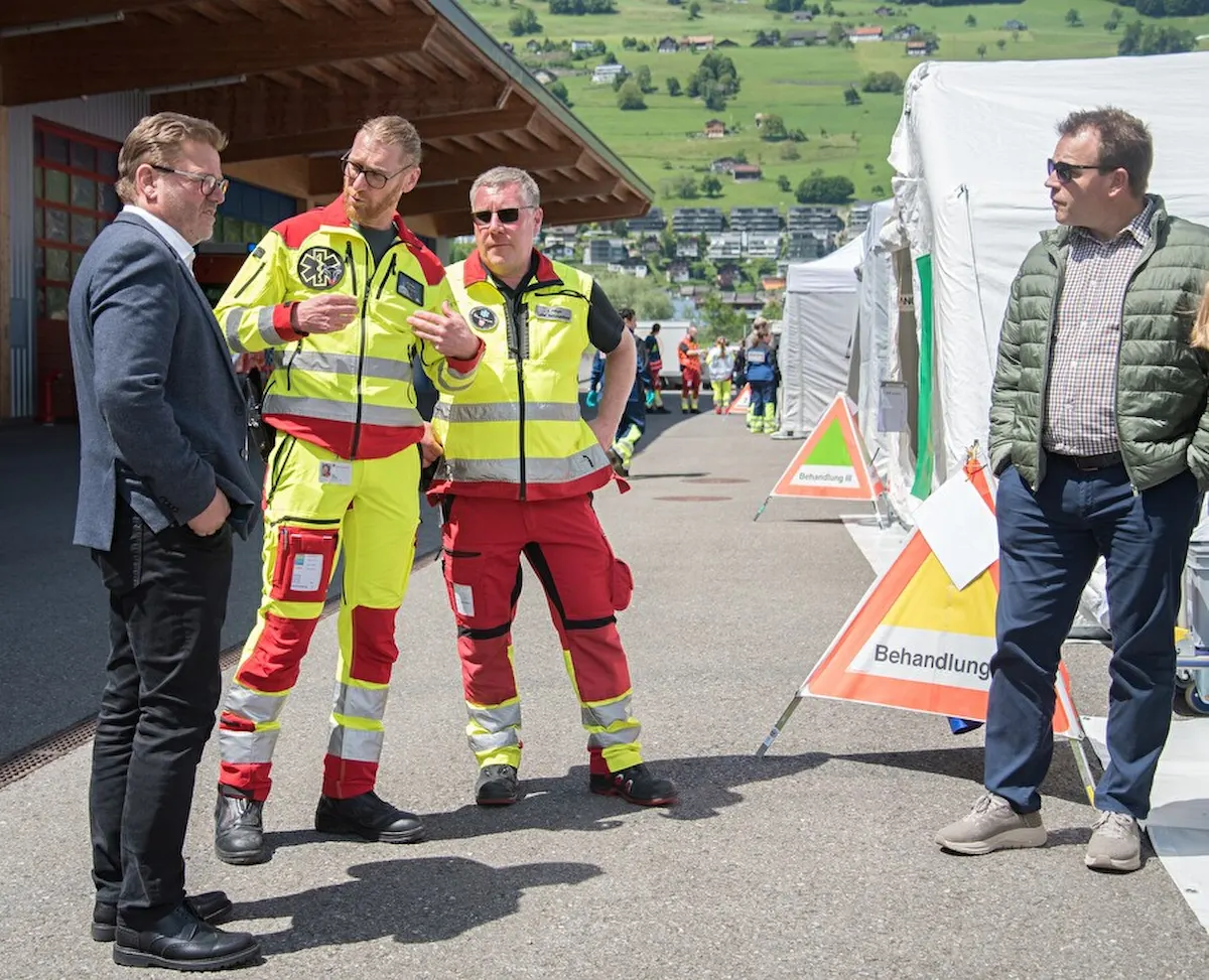 Buochs NW: Sanitätshilfsdienste üben Busunfall mit 25 Verletzten