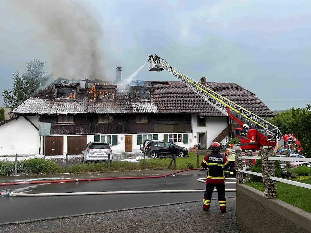 Courgevaux FR: Sechs Personen nach Wohnhausbrand evakuiert