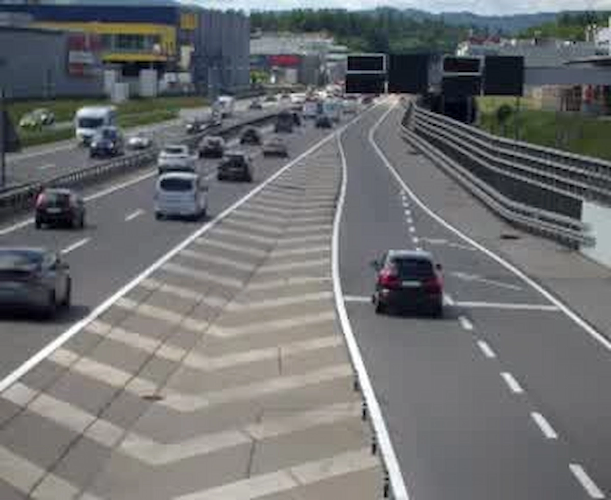 A1 bei Oensingen SO mit hohem Verkehrsaufkommen Richtung Zürich