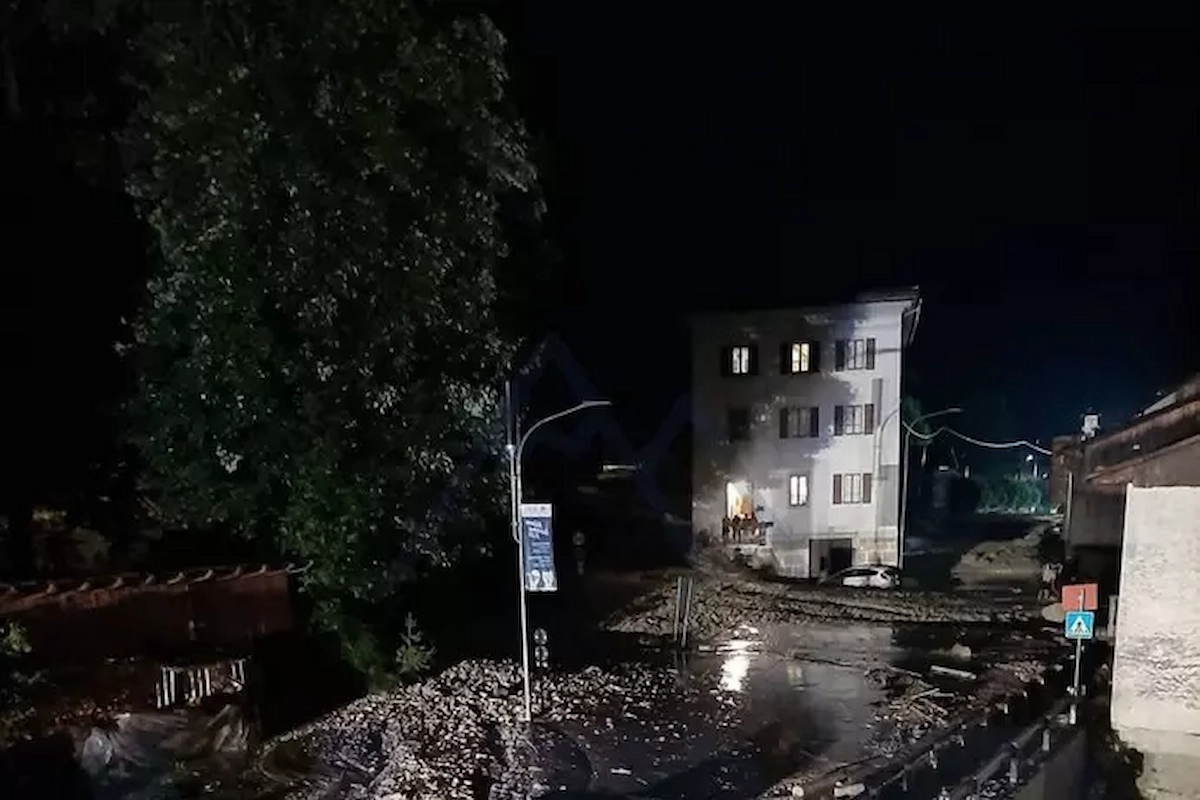 Cadore (I): Erdrutsch schliesst Bewohner in Häusern ein