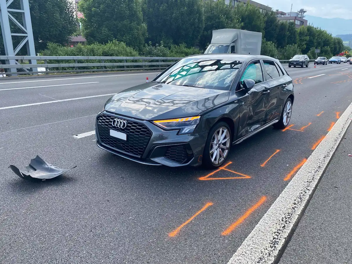 Hünenberg ZG: Zwei Verletzte bei Unfall auf A4 – längerer Rückstau