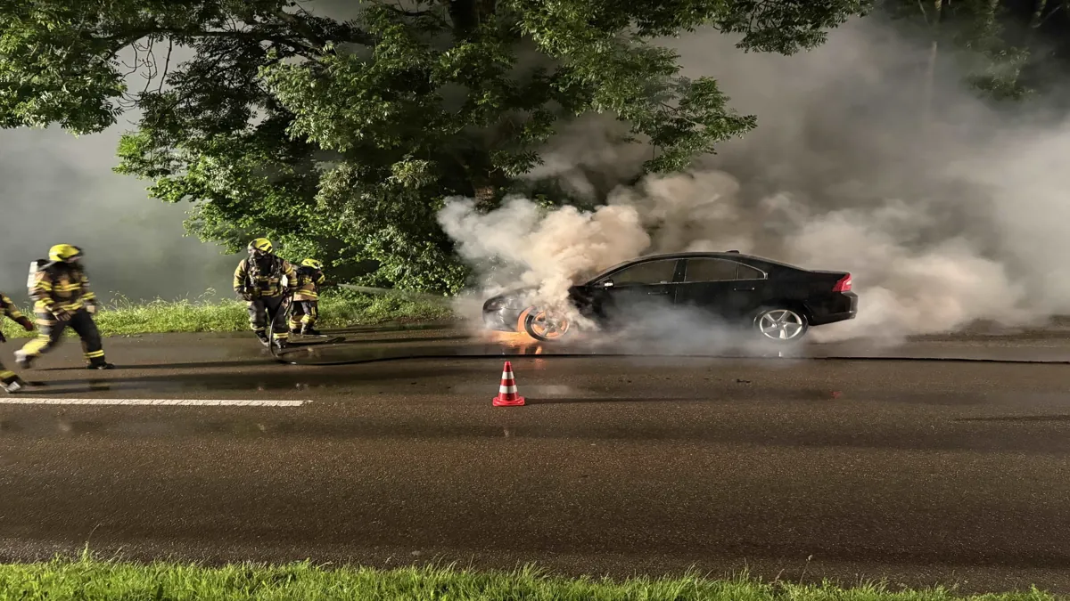 Uzwil SG: Auto durch Brand vollständig zerstört