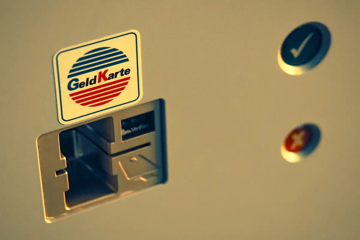 Skimming Schweiz: Neue Welle von Kartenbetrug am Bancomat