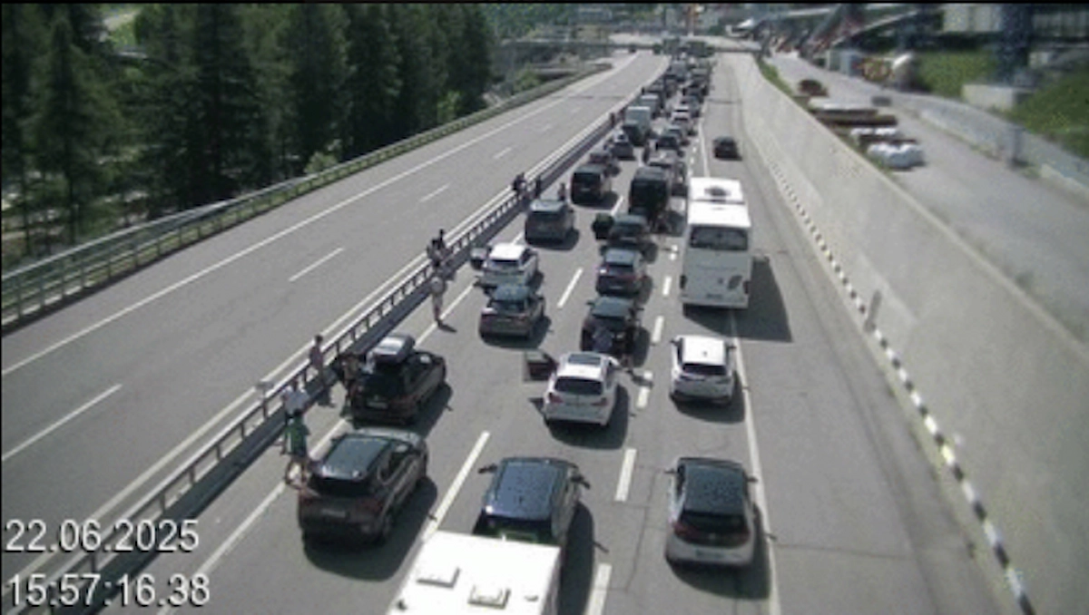 Stau Gotthard: 6 km Stau zwischen Quinto TI und Airolo TI – 1 Stunde Wartezeit