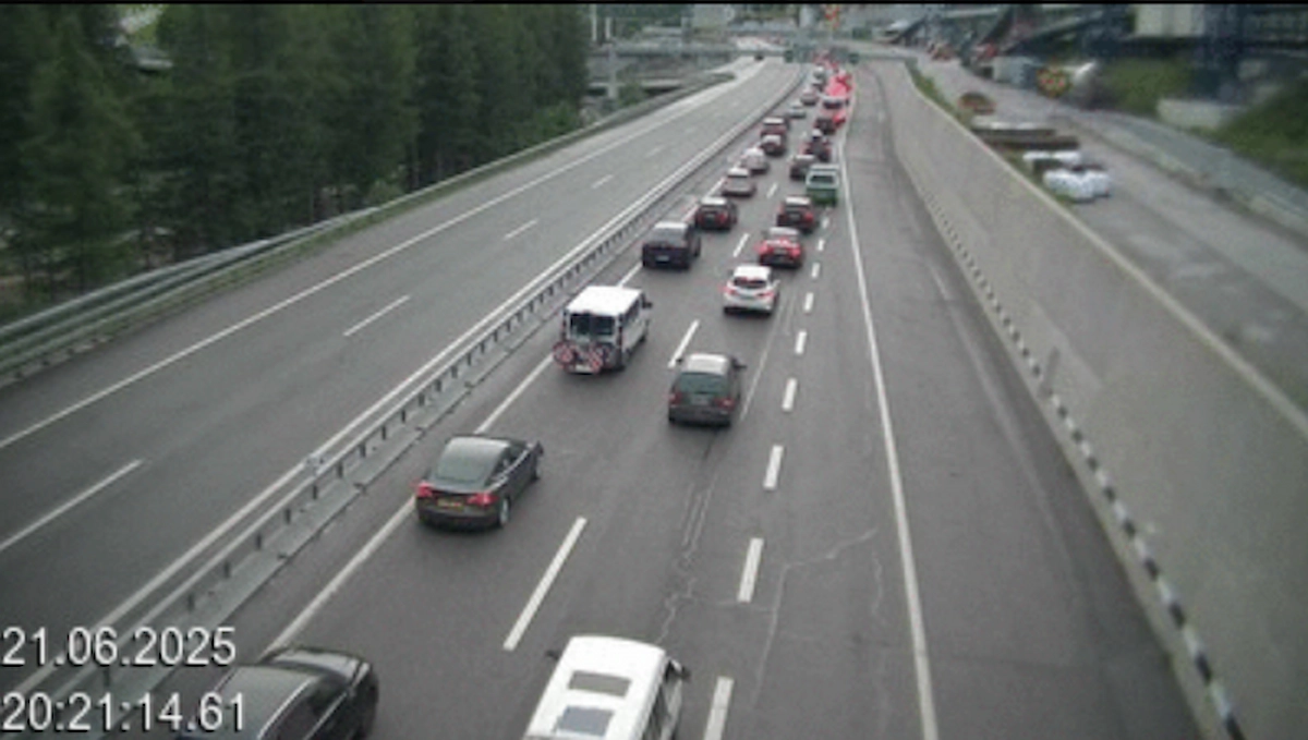 Verkehrsstau Gotthard: 4 km Stau vor Dosierstelle Airolo TI
