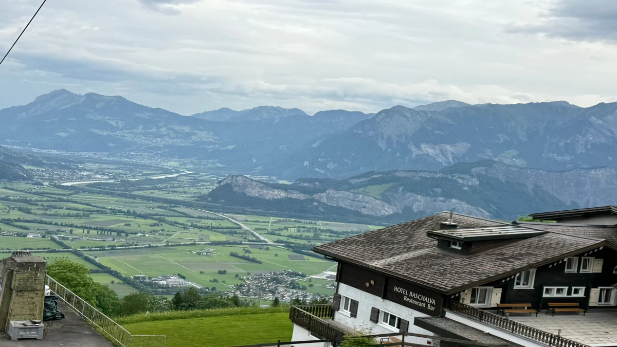 Panoramaausblick vom Pizolgebiet ins St Galler Rheintal