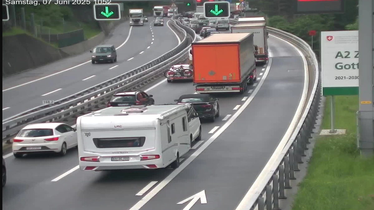 Gotthard A2: 20 km Stau Richtung Gotthard
