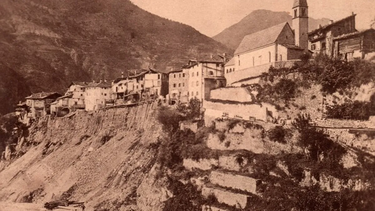 Hangrutsch bedroht historische Häuser in italienischem Gebirgsdorf