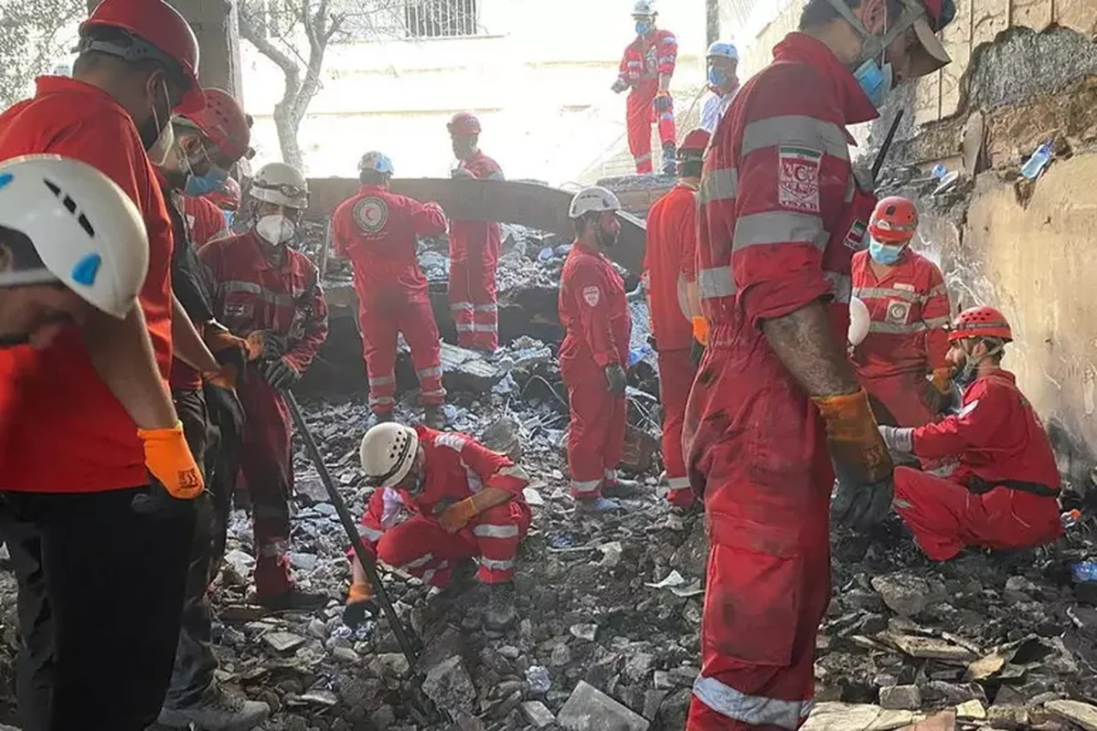 Teheran IR: Staatsfernsehen nach israelischem Angriff erneut in Flammen