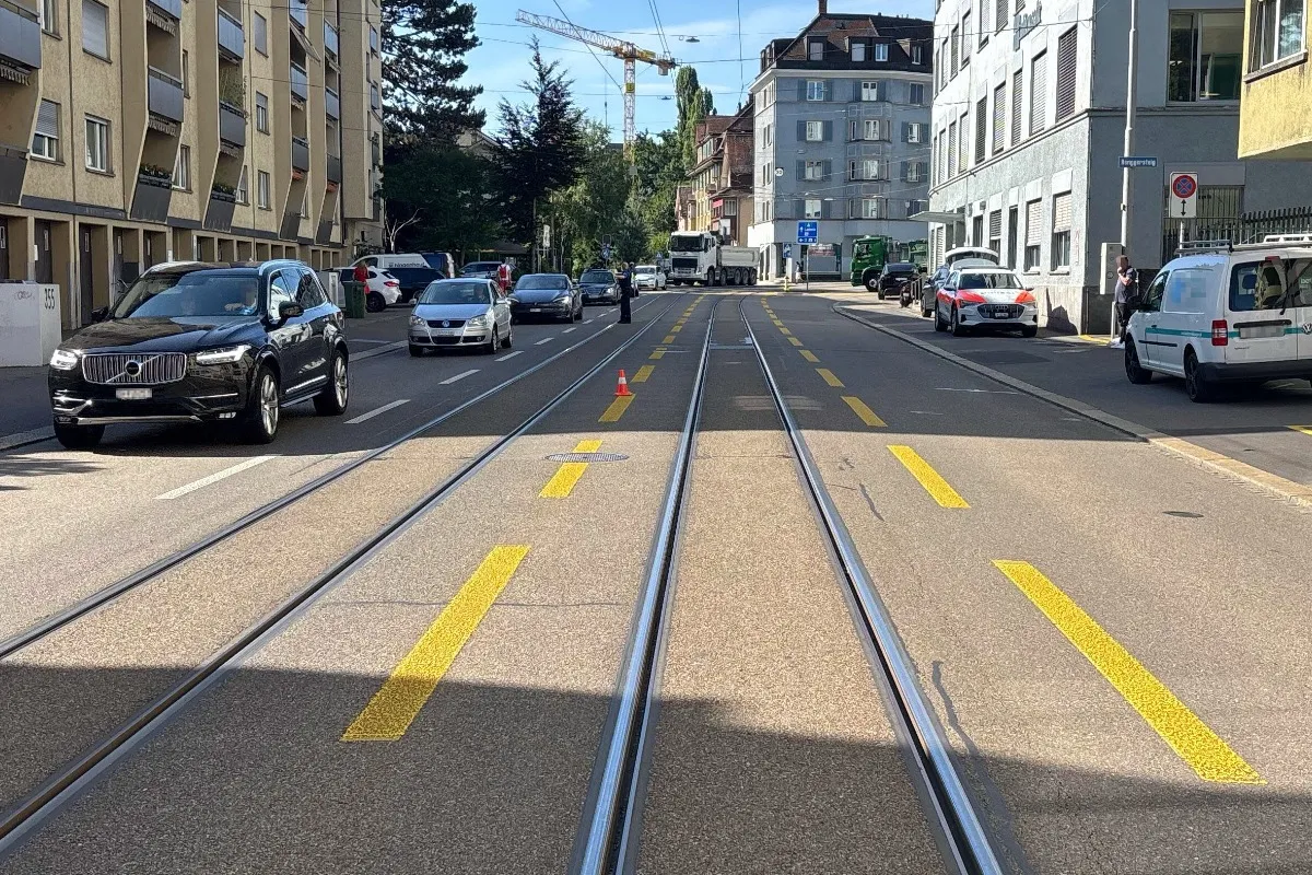 Zürich: Roller und E-Bike kollidieren auf Seestrasse – Zeugen gesucht