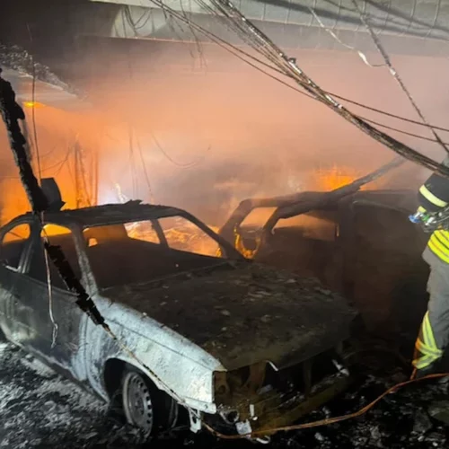 Tiefgaragenbrand in Norderstedt D: Drei Fahrzeuge zerstört