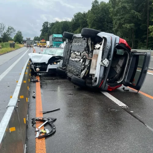 LKW prallt auf A1 bei Deitingen SO in vier Autos – zwei Verletzte