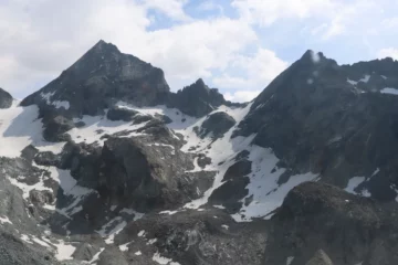 Évolène VS: Wanderin stirbt nach Felsblock-Abgang