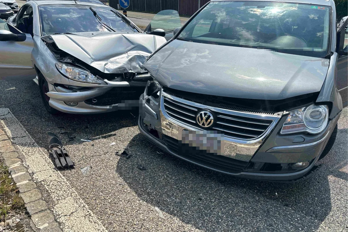 Frontalkollision zwischen zwei Fahrzeugen – Unfall auf der Engestrasse in Biberist