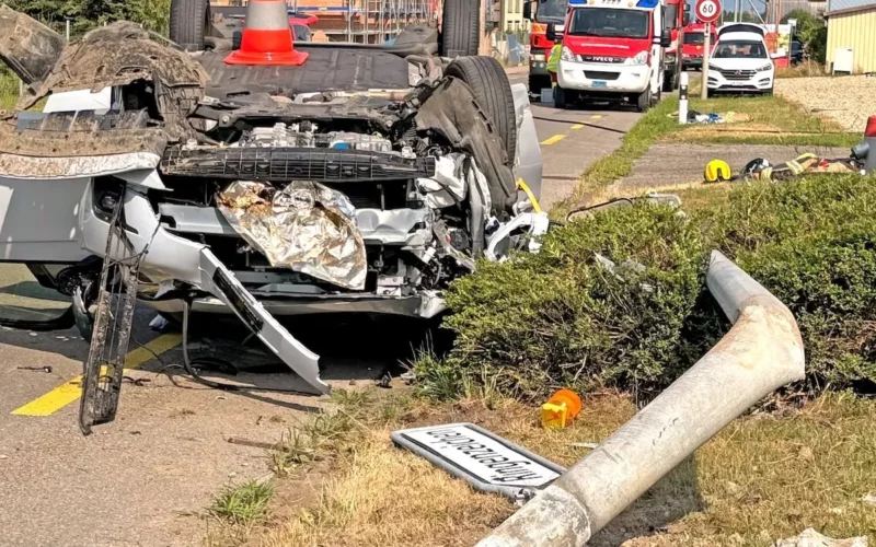 Neukirch TG: Autofahrerin überschlägt sich bei Unfall