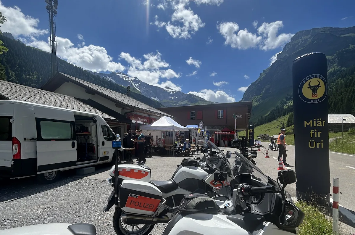 Präventionsaktion Super Biker 2025 mit Polizei und Motorradfahrern auf dem Urnerboden