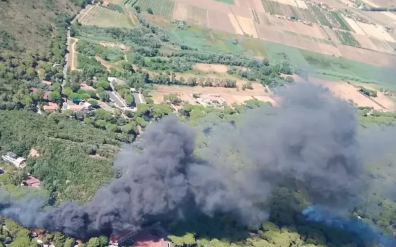 Campingplatzbrand in Castiglione della Pescaia (I): 600 Menschen evakuiert