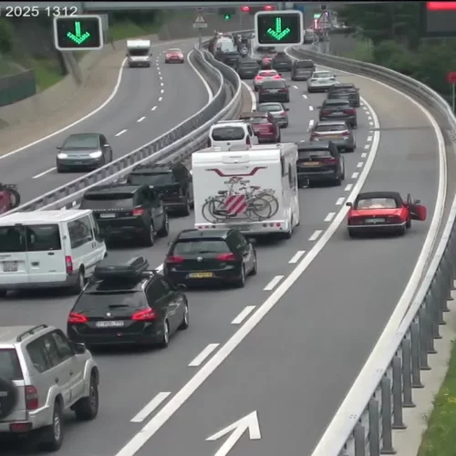 Verkehrsstau zwischen Erstfeld und Göschenen UR: 9 km gesperrt