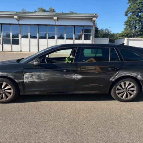 Leitplankenschaden auf der A1 SG – Fahrer flüchtet nach Kollision
