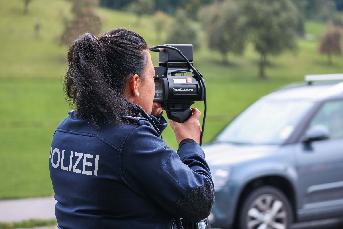 Polizei mit mobilen radar