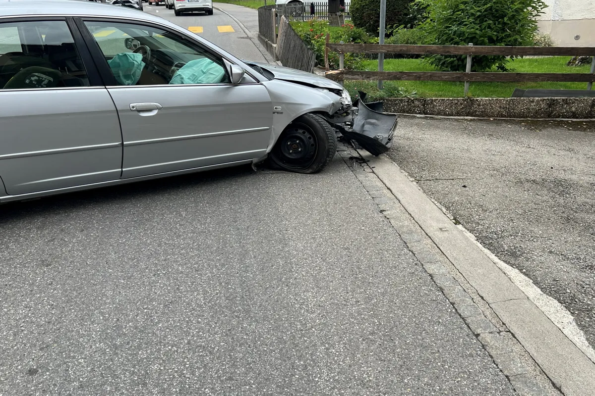 Mit Auto in Gartenzaun gefahren: Unfall auf Gaiserstrasse AI