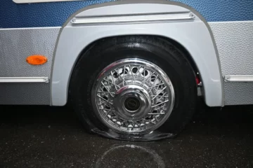 Reifen zerstochen in Ruggell FL – Polizei bittet um Hinweise