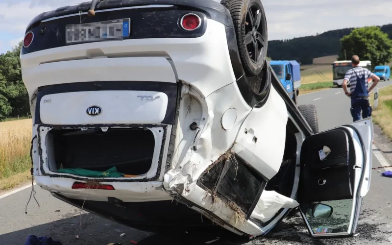 Unfall bei Brakel-Erkeln D: Pkw landet auf dem Dach