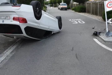 Widnau SG: Auto überschlägt sich auf der Rietstrasse