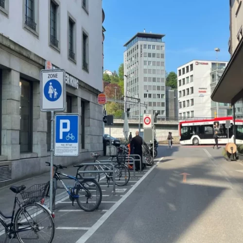 Hirschlistrasse ZH: Fernwärmearbeiten führen zu Verkehrssperrung
