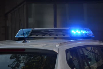 Zürich : Auto nach Brandstiftung ausgebrannt – zwei Festnahmen