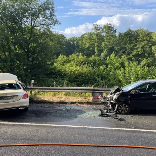 Odenthal D: Auto gerät auf Gegenspur – drei Verletzte, darunter ein Kind