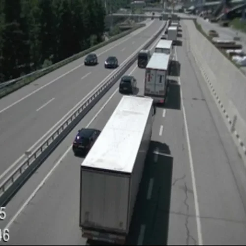 A2 gesperrt bei Quinto TI: 2 km Stau vor Airolo TI