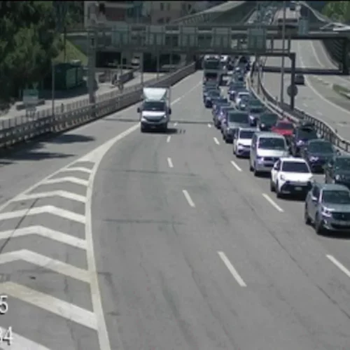 Chiasso Brogeda TI: 2 km Stau vor Grenzübergang – bis zu 45 Minuten Wartezeit