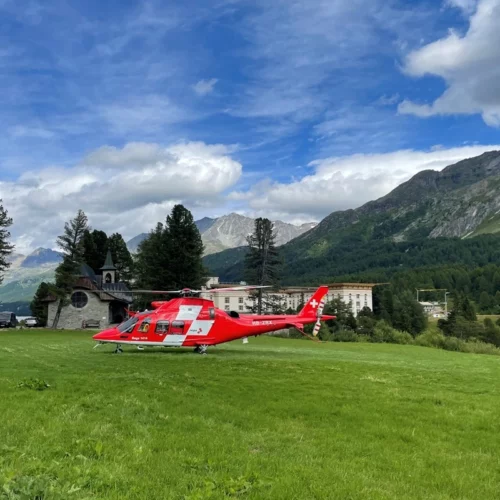 Maloja GR: Radfahrerin bei Kollision mit Auto verletzt