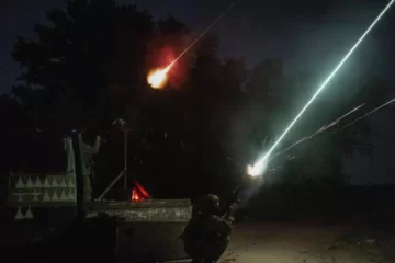 Massive Luftangriffe auf Kiew: Russland greift mit Drohnen und Raketen an