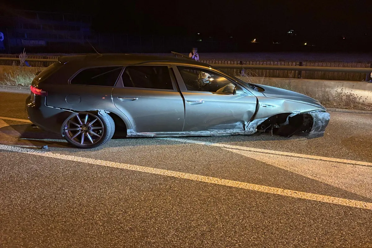 Unfallfahrzeug nach Selbstunfall in Aarburg AG auf der Fahrbahn