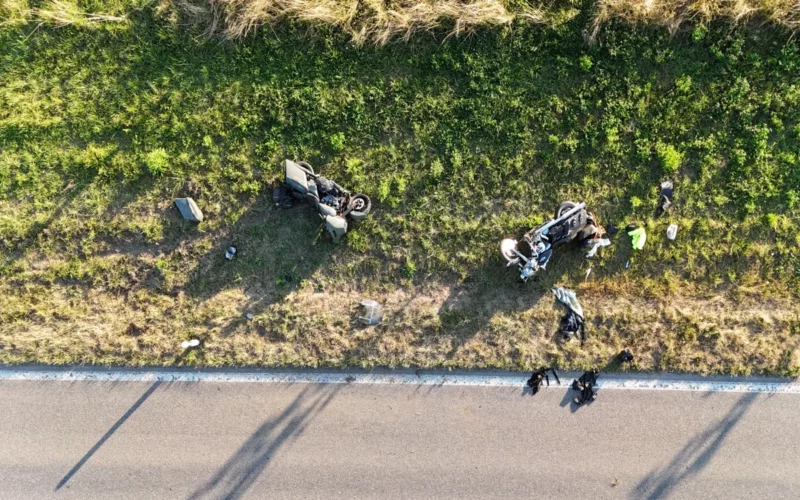 Motorradunfall auf Landstrasse bei Niederwil AG mit zwei beschädigten Maschinen