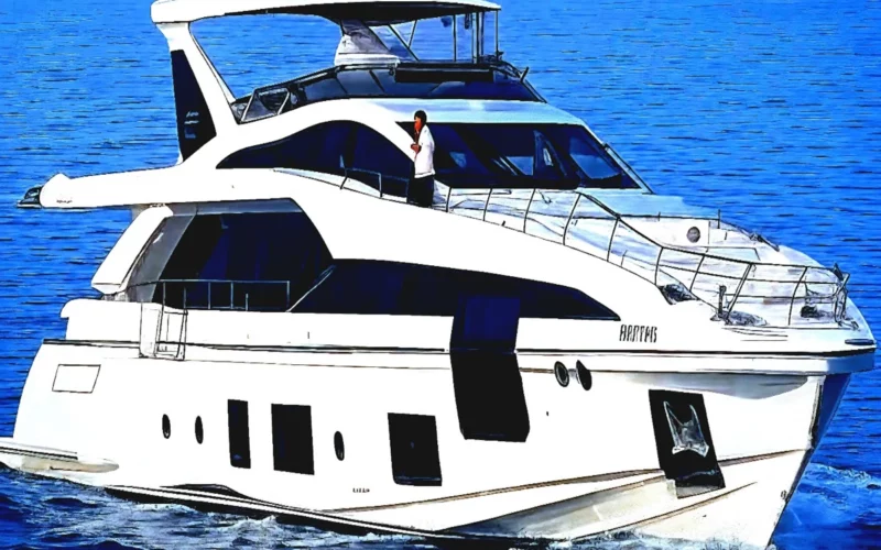Luxus-Yacht gleitet durch ruhiges, tiefblaues Wasser bei sonnigem Wetter